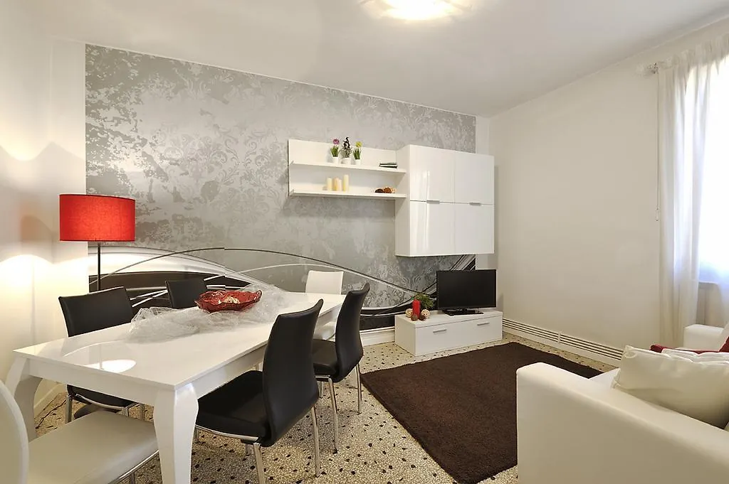 Venice Garden View Apartments